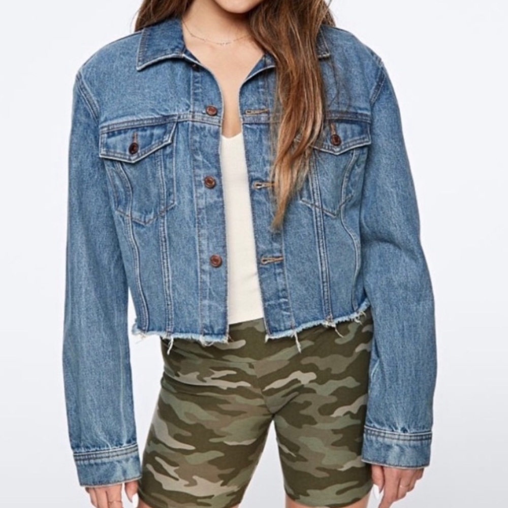 VS PINK - Cropped Denim Jacket
